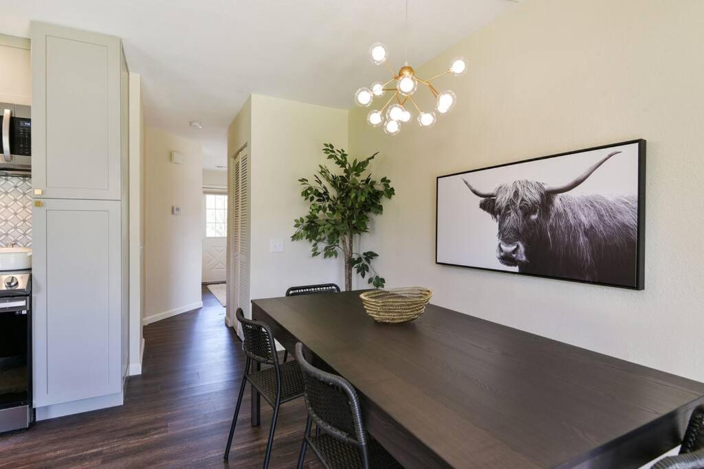 Sparkling Designer 3 Bed Suite By Taneycomo Branson Bagian luar foto