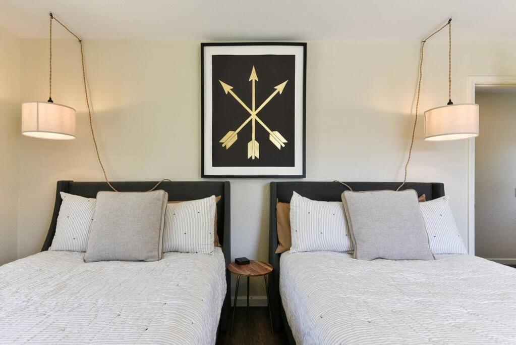 Sparkling Designer 3 Bed Suite By Taneycomo Branson Bagian luar foto