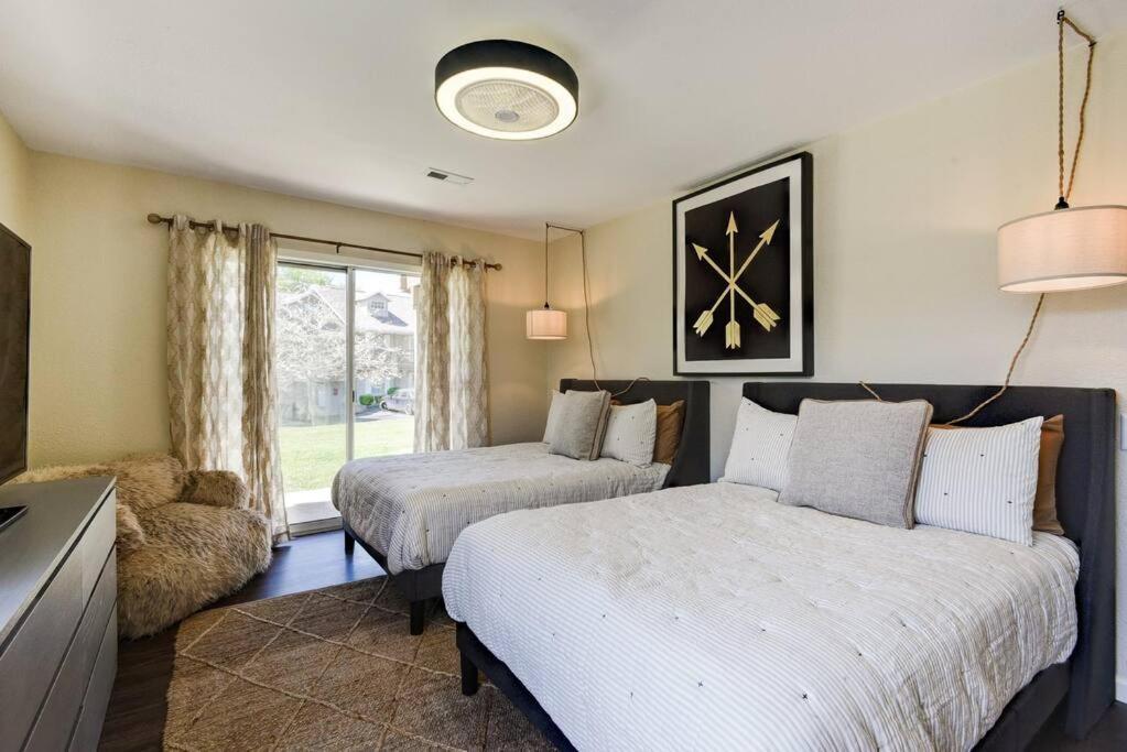 Sparkling Designer 3 Bed Suite By Taneycomo Branson Bagian luar foto